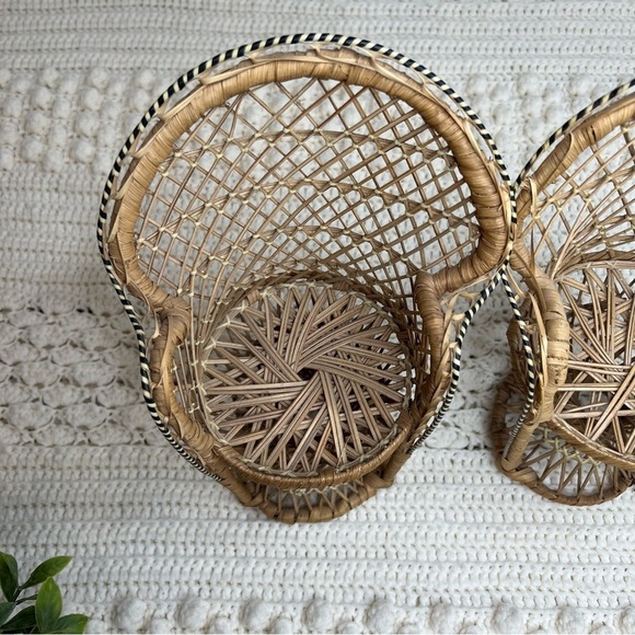 Vintage Wicker Rattan Woven Mini Peacock Chairs Set of 2 Plant Stand - Picture 11 of 12